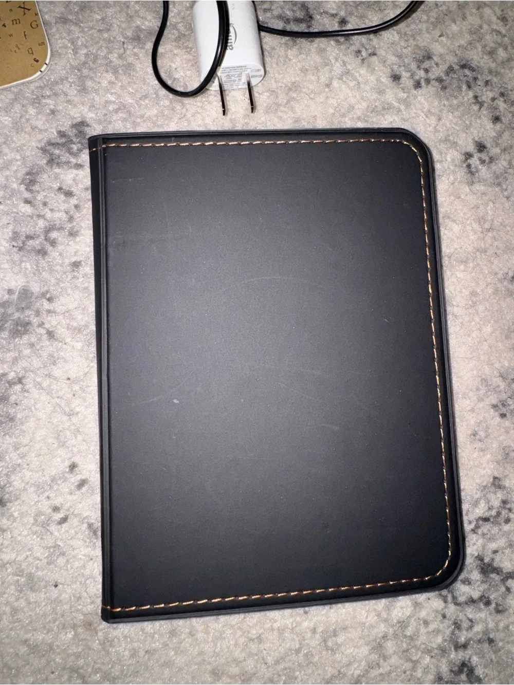 E-Reader in Black - Kindle with Protective Cover